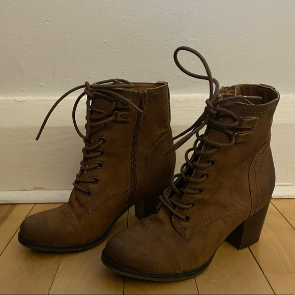 Madden Girl 2 3/4” heeled tie up booties. Size 7 - Picture 3 of 7